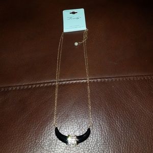 Fashion goldtone pretty necklace